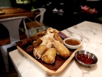 炸物拼盤 - OVO CAFEs photo in Wan Chai Hong Kong | OpenRice Hong Kong Photo of OVO CAFE (Wan Chai) - eunice2046