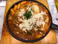 芝士炒年糕伴拉麵