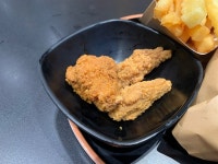 脆香雞翼 - Yau Lei Bistros photo in Lai Chi Kok Hong Kong | OpenRice Hong Kong Photo of Yau Lei Bistro (Lai Chi Kok) - smallcrown