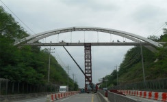 여주 황학산 등산로 보도육교, 웅장한 모습 드러내 | 일요신문 여주 황학산 등산로 보도육교, 웅장한 모습 드러내