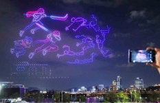 루미·진우·더피 출연 ‘2025 드론 라이트 쇼’ | 일요신문 [시선25]... 한강에서 봐야 제맛! 루미·진우·더피 출연 ‘2025 드론 라이트 쇼’