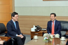[동정] 윤장현 시장, 윤종록 정보통신산업진흥원장 접견 | 일요신문 [동정] 윤장현 시장, 윤종록 정보통신산업진흥원장 접견