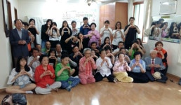 서초구, 방배4동 어르신 건강기원 장수사진 전달식 개최 | 일요신문 서초구, 방배4동 어르신 건강기원 장수사진 전달식 개최