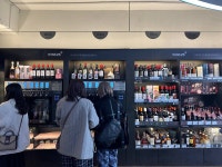 옷가게서도 술 팔아 ‘MZ몰이’…주류판매 복합 매장 확산 이유 | 일요신문 옷가게서도 술 팔아 ‘MZ몰이’…주류판매 복합 매장 확산 이유