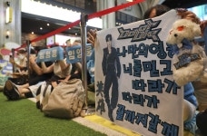 [시선25] “나만의 영웅, 너를 믿고 따라가” 공연장 이어 극장가도 ‘영웅시대’ | 일요신문 [시선25] “나만의 영웅, 너를 믿고 따라가”... 