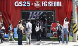 [시선25] ‘라면 즐기러 갈래? K팝 들으러 갈래?’ 편의점이 재밌어졌다 | 일요신문 [시선25] ‘라면 즐기러 갈래? K팝 들으러 갈래?’ 편의점이... 