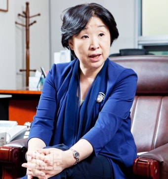 만나봅시다-재벌국감 벼르는 무소속 심상정 의원 | 일요신문 만나봅시다-재벌국감 벼르는 무소속 심상정 의원