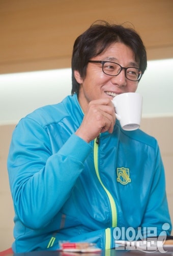 황선홍 감독 인터뷰 <1> “최강희 감독 흔들기가 불편한 이유” | 일요신문 황선홍 감독 인터뷰 <1> “최강희 감독 흔들기가 불편한 이유”