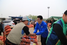 송영길 ‘직접 경험하고 시민과 대화하고’..바쁜 걸음 | 일요신문 송영길 ‘직접 경험하고 시민과 대화하고’..바쁜 걸음 