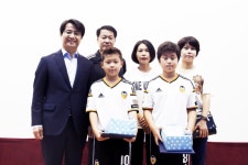 수도권매립지관리공사, 드림파크-발렌시아CF 풋볼아카데미 우수 수료생 표창장 수여 | 일요신문 수도권매립지관리공사, 드림파크-발렌시아CF... 