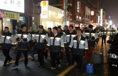 권선택 대전시장, 궁동 로데오거리에서 자율방범순찰 현장체험 | 일요신문 권선택 대전시장, 궁동 로데오거리에서 자율방범순찰 현장체험