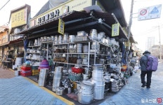 [시선25] 창업박람회 북적 황학동 썰렁 ‘불황 터널의 두 모습’ | 일요신문 [시선25] 창업박람회 북적 황학동 썰렁 ‘불황 터널의 두 모습’