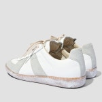 메종마르지엘라 22FW 페인팅 화이트 독일군 스니커즈 S37WS0562 P3724 H8339 - 리본즈(REEBONZ)