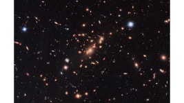 Scale Image for CLASH Galaxy Cluster MACS J2129-0741 | HubbleSite Compass and Scale Image for CLASH Galaxy Cluster MACS J2129-0741