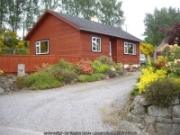 Timber-clad cottage, Torphins © Stanley Howe cc-by-sa/2.0 :: Geograph Britain and Ireland Timber-clad cottage, Torphins... 