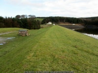 Embankment above Elslack Reservoir © Chris Heaton cc-by-sa/2.0 :: Geograph Britain and Ireland Embankment above Elslack... 