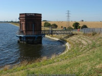 Water tower, Staines reservoir © Alan Hunt cc-by-sa/2.0 :: Geograph Britain and Ireland Water tower, Staines reservoir... 