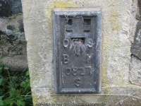 Ordnance Survey Flush Bracket S0827 © Peter Wood cc-by-sa/2.0... Ordnance Survey Flush Bracket S0827 &copy; Peter Wood cc-by-sa/2.0