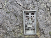 Ordnance Survey Flush Bracket G2762 © Peter Wood cc-by-sa/2.0... Ordnance Survey Flush Bracket G2762 &copy; Peter Wood cc-by-sa/2.0