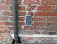 Flush bracket G2389 © Andrew Tatlow cc-by-sa/2.0 :: Geograph Britain and Ireland Flush bracket G2389... 