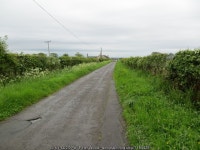 Hedge-lined minor road approaching... © Peter Wood cc-by-sa/2.0 :: Geograph Britain and Ireland Hedge-lined minor road... 