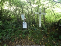Roadside memorial © Marathon cc-by-sa/2.0 :: Geograph Britain and Ireland Roadside memorial &copy; Marathon cc-by-sa/2.0