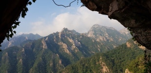 설악 공룡능선에 서서