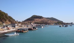 섬 속의 섬, 정거 벽화마을
