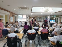 울림자원봉사단 공연 방문 - 행복한집을 도와주시는 분들 - 군산행복한집 울림자원봉사단 공연 방문