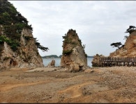 장고항 노적봉 해식동굴 촛대바위길 트레킹 신청. - 호반 목요 정기... 품고 있는섬 국화도 장고항 노적봉 해식동굴 촛대바위길 트레킹 신청.