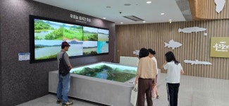 남지여중유레카기자단4-우포늪생태관에서~ - 남지여중유레카기자단 - 체험학습 굴렁쇠 남지여중유레카기자단4-우포늪생태관에서~