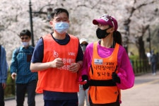 남산 벚꽃길 런 4 - 훈련사진 - VMK한국시각장애인마라톤회 남산 벚꽃길 런 4
