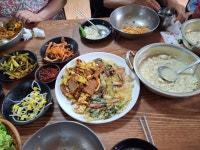 동심으로 돌아간 아띠 연주자들 - 이야기가 있는 곳 - 산모퉁이_부엉이도서관 동심으로 돌아간 아띠 연주자들