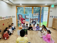 [요술책상] 빨간모자 동화책을 읽고! - * 아테나반 (5세) - 별아이유치원/ 별을그리는아이어린이집 [요술책상] 빨간모자 동화책을 읽고!