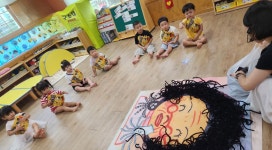 [요술책상]-📚동화퍼포먼스💇♀️💇 - * 큐피트반(4세) - 별아이유치원/ 별을그리는아이어린이집 [요술책상]-📚동화퍼포먼스💇‍♀️💇