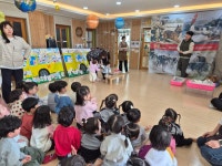 [동물체험] 🐕 개와 고양이 🐈 - * 오로라(3세) - 별아이유치원/ 별을그리는아이어린이집 [동물체험] 🐕 개와 고양이 🐈