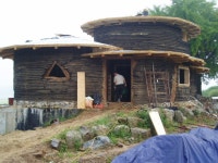 단열이 잘되는 포대에 흙을 담아 지은 집. - ▦▶한옥/황토/흙집 - 토지사랑모임카페 저렴한가격대에 단열이 잘되는 포대에 흙을 담아 지은 집.