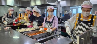 안양만안적십자봉사회 복지회관 배식봉사 - ◈안양시협의회 - 대한적십자사봉사회 경기도협의회 안양만안적십자봉사회 복지회관 배식봉사