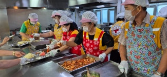 행복 가득 삼계탕 한 끼 나눔 배식 봉사 - 적십자봉사팀 - 아름다운 동행... 행복 가득 삼계탕 한 끼 나눔 배식 봉사