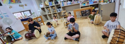 9/5일 사물놀이 활동 사진 - [2024년 교육활동사진] - 선부어울 지역아동센터 9/5일 사물놀이 활동 사진