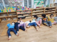 유아체육-블랙홀 - 나무반 이야기 - 갓골어린이집 유아체육-블랙홀