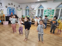 유아체육-블랙홀 - 나무반 이야기 - 갓골어린이집 유아체육-블랙홀