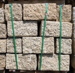 경북 경주시 배반동 공사현장 잔디 600-400mm전후 3파(약600장) 현무암자연석괴석 3파 적송이석 2파 천경황금호피디딤석 1파래트... 