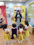 우리반 졸업식 - 파란하늘반 - 튼튼이를 사랑하는모임(튼튼리슈빌어린이집) 튼튼이를 사랑하는모임(튼튼리슈빌어린이집)