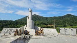 전남 진도군 운림산림욕장 수국정원+용장성~상봉 코스, 무안군... 수국정원+용장성~상봉 코스, 무안군 회산백련지 연꽃축제장 경유/2025.6.23.... 