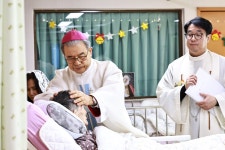 25/12/25 수원교구장 이용훈 주교, 화성 성녀루이제의집서 주님 성탄 대축일 낮 미사 집전 - 성지·성당·수도원·시설 - 곤지암성당 25/12/25... 