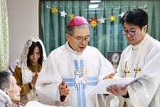 25/12/25 수원교구장 이용훈 주교, 화성 성녀루이제의집서 주님 성탄... 이용훈 주교, 화성 성녀루이제의집서 주님 성탄 대축일 낮 미사 집전