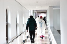 25/12/25 수원교구장 이용훈 주교, 화성 성녀루이제의집서 주님 성탄... 이용훈 주교, 화성 성녀루이제의집서 주님 성탄 대축일 낮 미사 집전