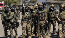 캘리포니아주 카마릴로 농장 이민 단속으로 약 200명 체포 - │ 世 界 ㅣ포토 뉴스 - 화촌초교42회 동창회 캘리포니아주 카마릴로 농장 이민... 