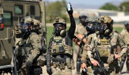 캘리포니아주 카마릴로 농장 이민 단속으로 약 200명 체포 - │ 世 界 ㅣ포토 뉴스 - 화촌초교42회 동창회 캘리포니아주 카마릴로 농장 이민... 